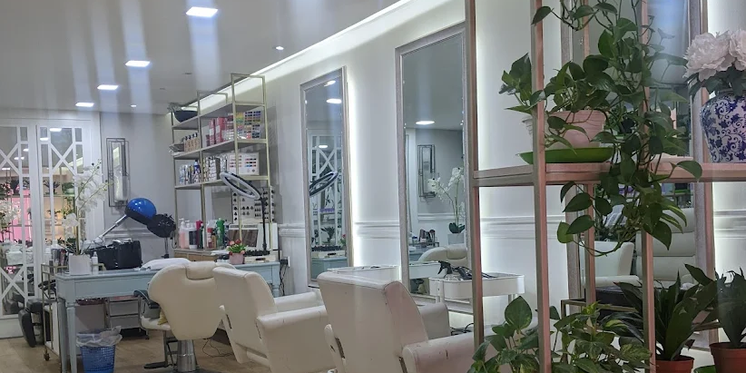 Qadira Beauty Salon
